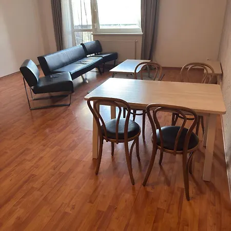 Apartmán Vyhodne Ubytovanie Pre Rodinu Alebo 4 Osoby Bratislava